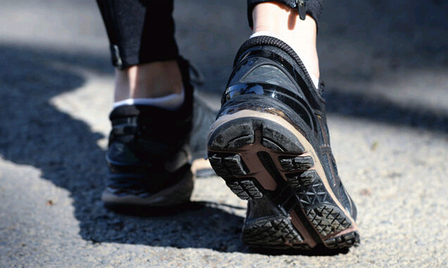 亚瑟士是碳板跑鞋吗,亚瑟士是篮球鞋还是跑鞋