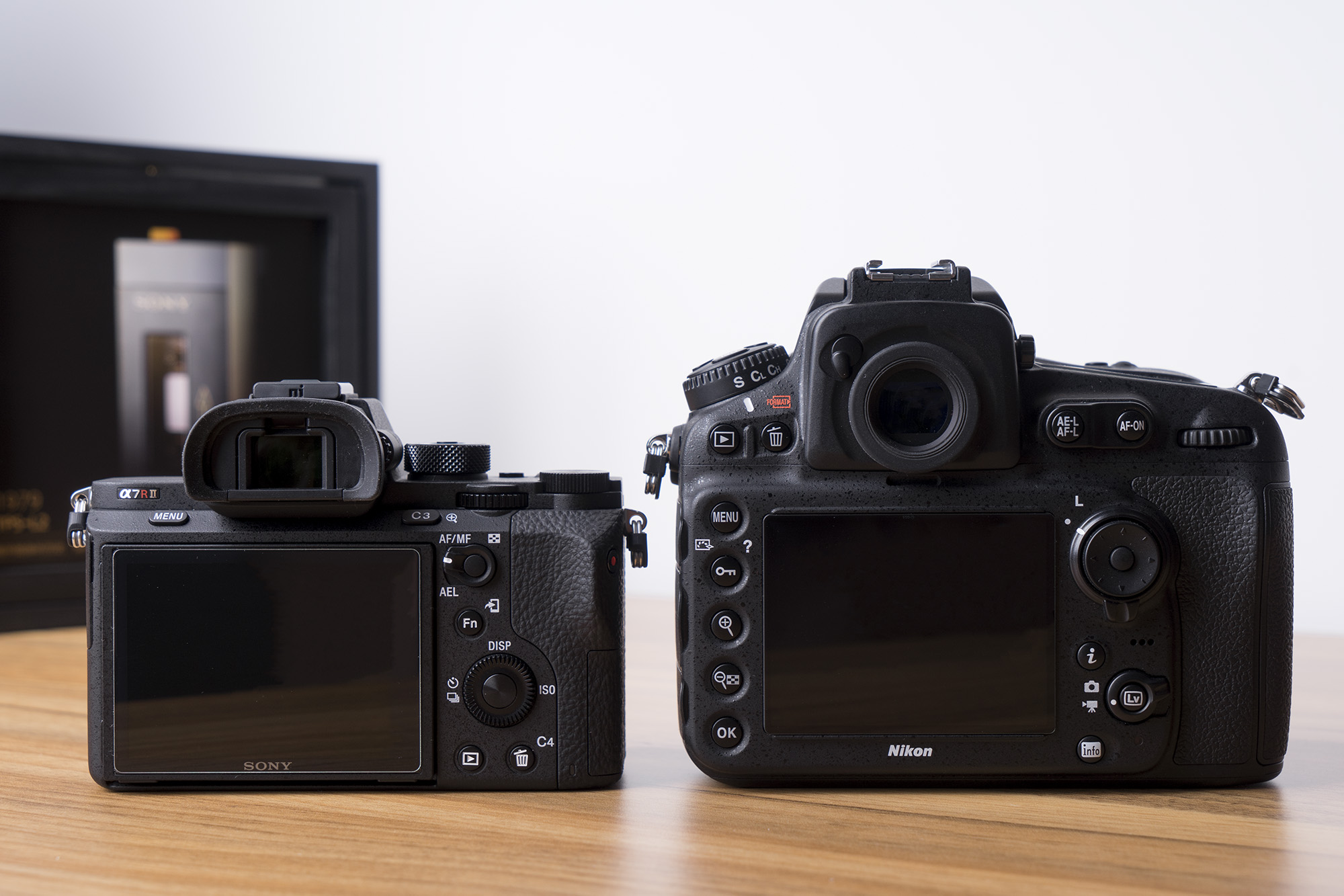 尼康d810换a7r2 (尼康d810与索尼a7r2对比)