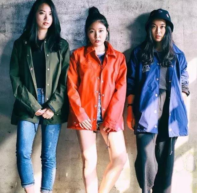 穿上这件外套你就是花丛中最酷的那朵花！