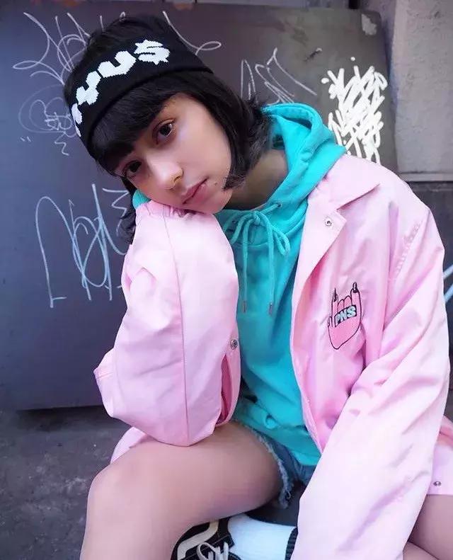 穿上这件外套你就是花丛中最酷的那朵花！