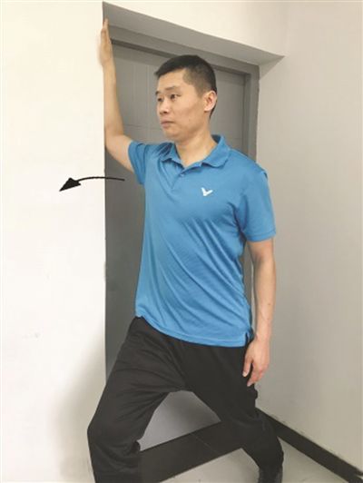 青少年驼背怎么办?这些动作应该练