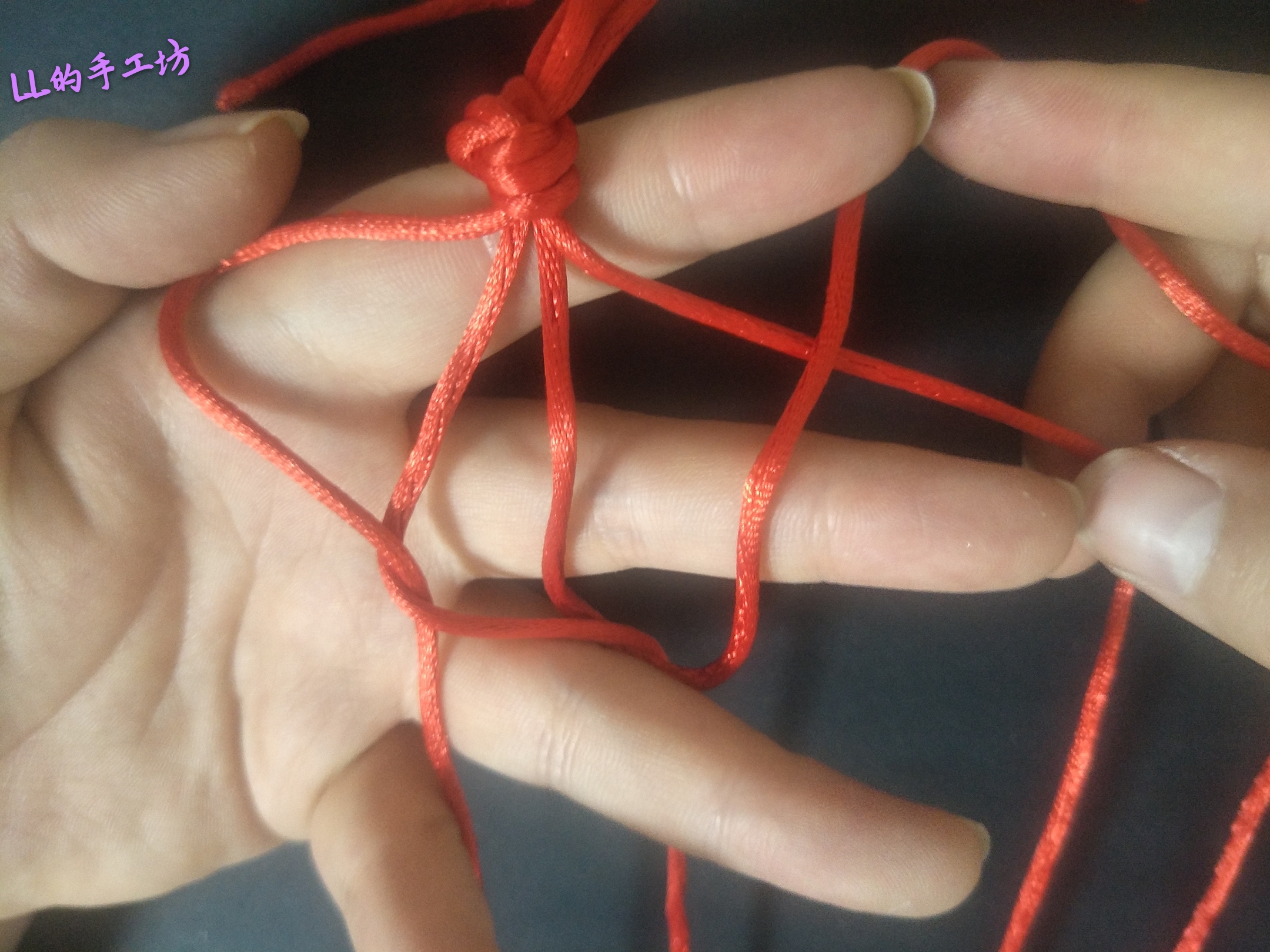 手工编织心形小挂件视频教程,一根绳子编好看吊坠简单