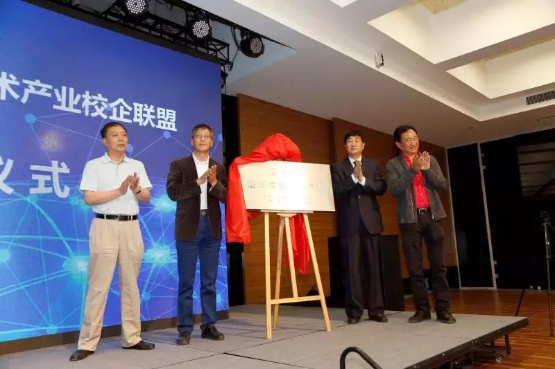 你的专业就业前景咋样？有没有竞争力？我校建工学院的同学们有福了！