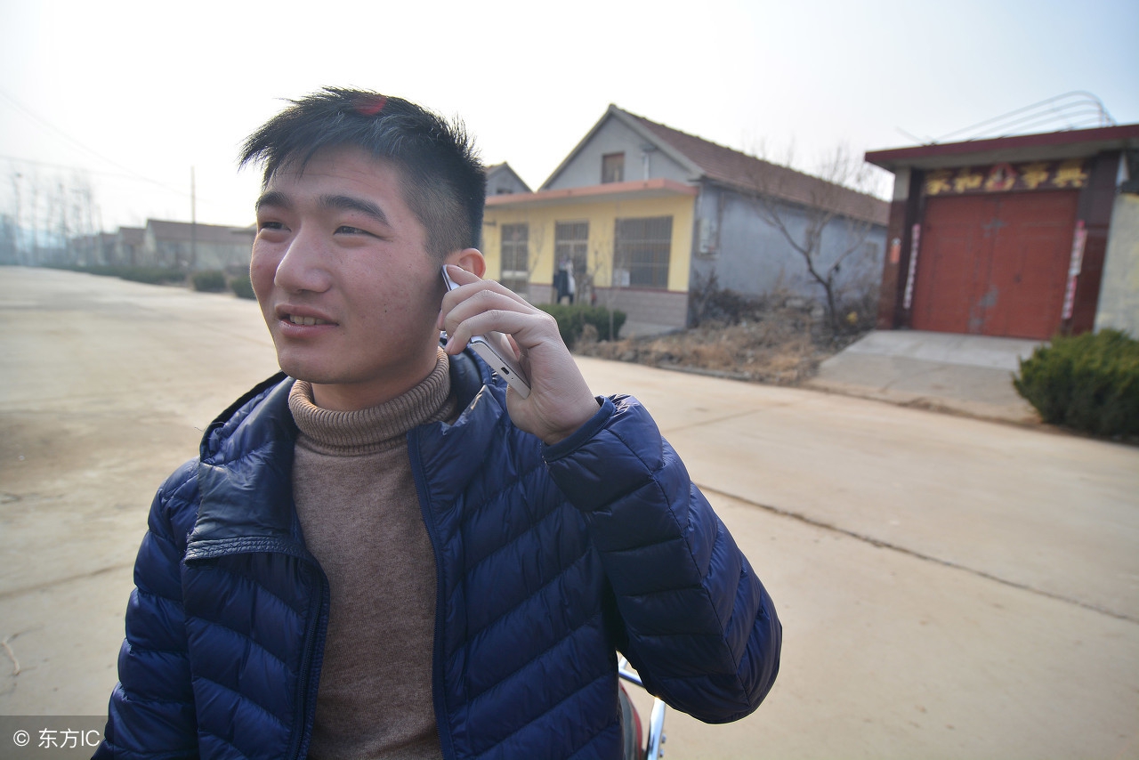 儿童挤一只眼睛嘴角抽动怎么回事,儿童抽动症挤眼睛清嗓子怎么治疗