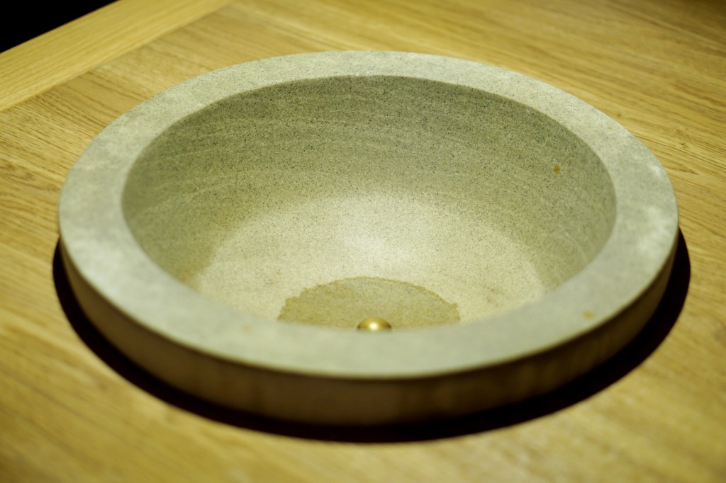 草帽盖出鲜滋味，春季吃鱼最当时——云中歌蒸汽石锅鱼吃起来！