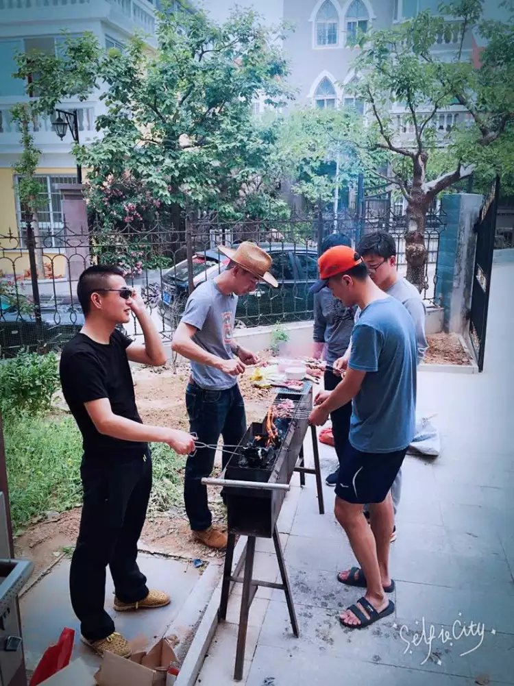 与子同袍与子偕老,与子同袍与子同行