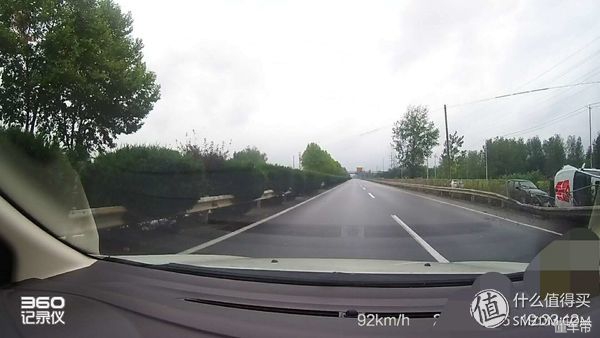 行车记录仪装上去怎么设置,行车记录仪装卡位置