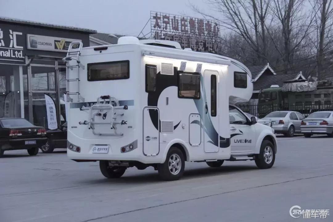 32万买房车,42万块钱买了一辆房车自驾游