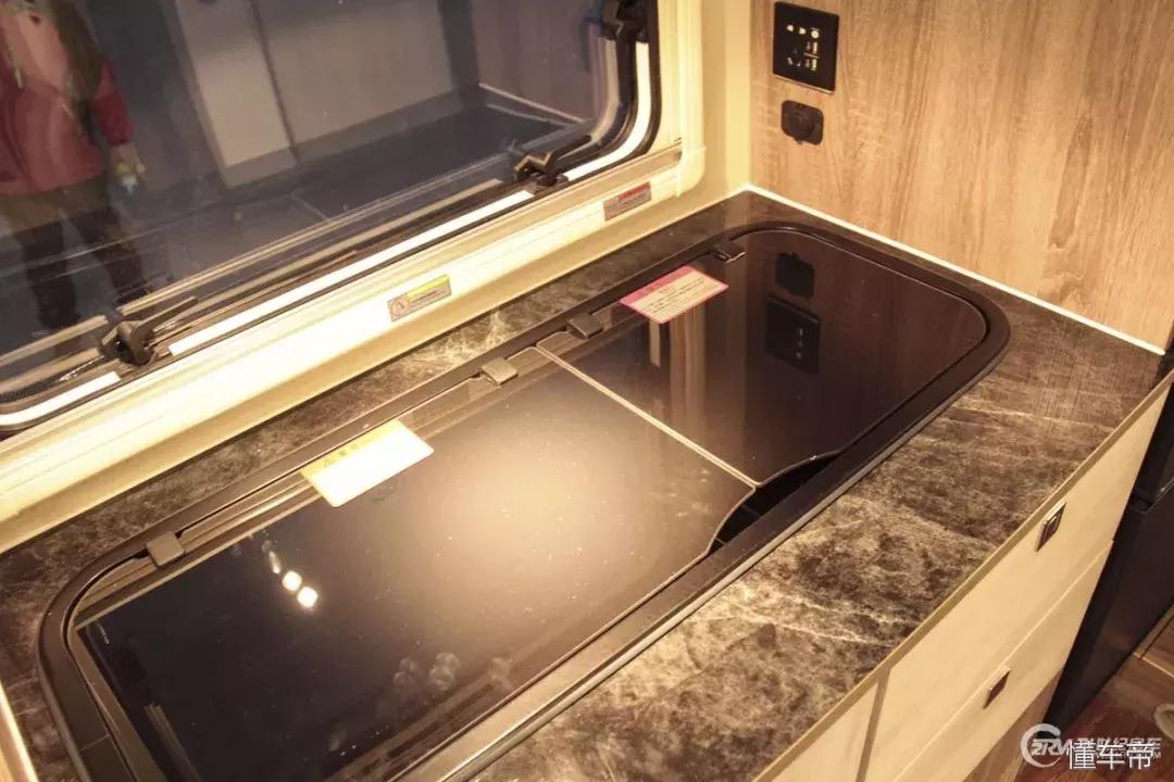 32万买房车,42万块钱买了一辆房车自驾游