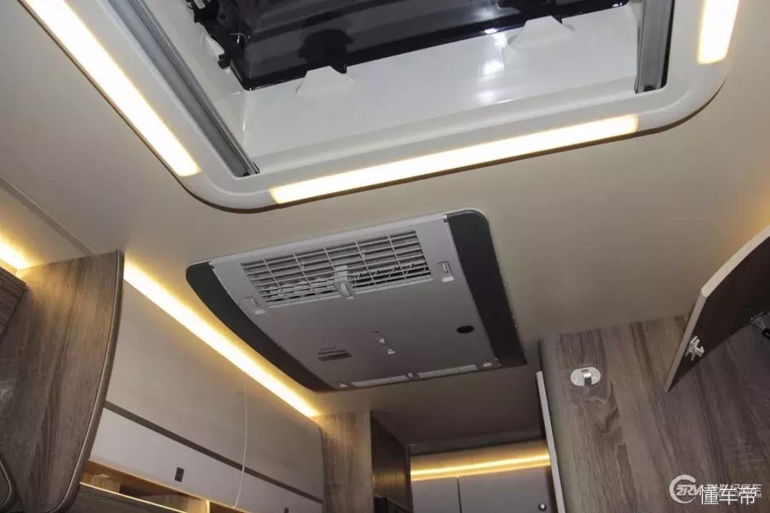 32万买房车,42万块钱买了一辆房车自驾游