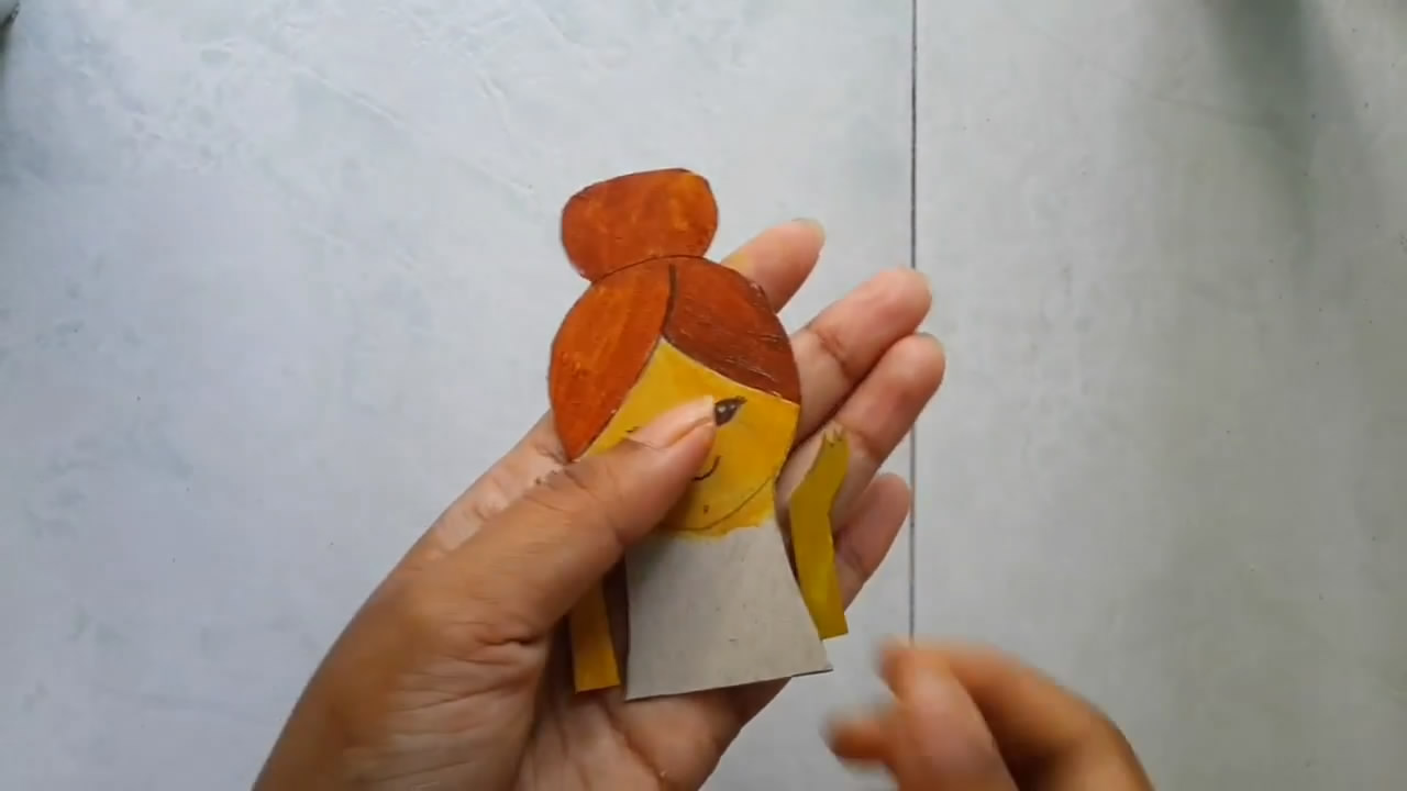 塑料瓶制作笔筒又简单又漂亮,废物利用塑料瓶自制笔筒简单好看