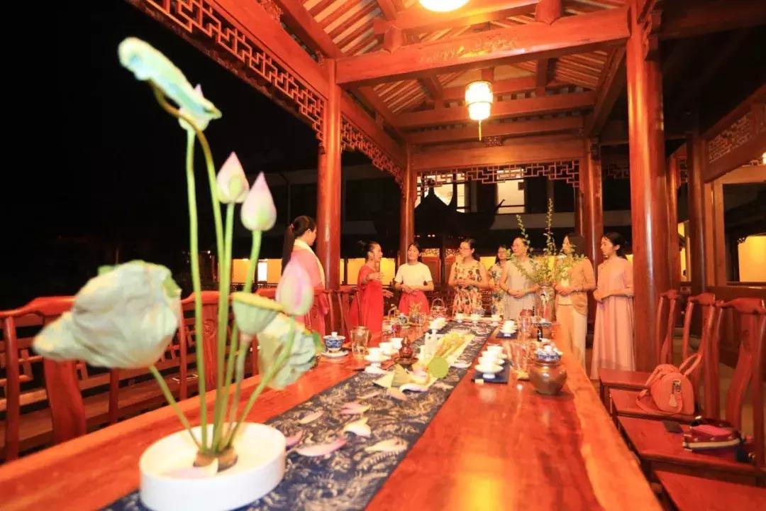 东阳有个慶蘭名宿,仿佛住进了博物馆,到处是珍藏级别的艺术品。