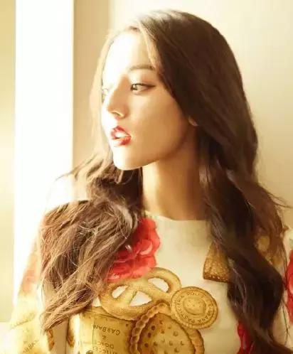 欧阳娜娜迪丽热巴红毯视频,欧阳娜娜迪丽热巴穿衣搭配