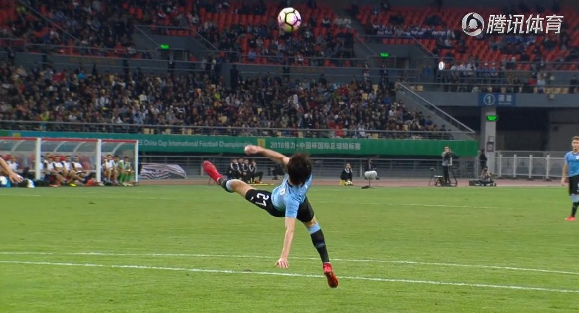 中国杯上倒钩的新疆球员,卡瓦尼单刀弧线球