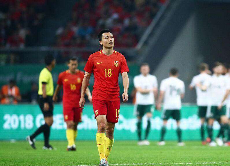 国足输球威尔士球迷,国足0比6惨败威尔士
