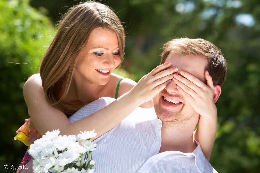 当女朋友不跟你亲怎么办,如果你的女朋友不跟你用情头