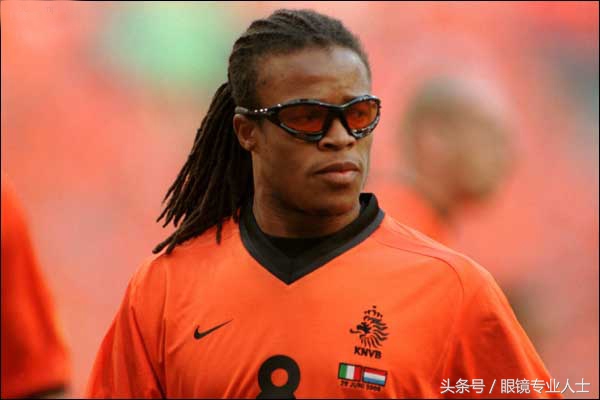 足球运动员近视怎么办,职业足球运动员近视怎么处理