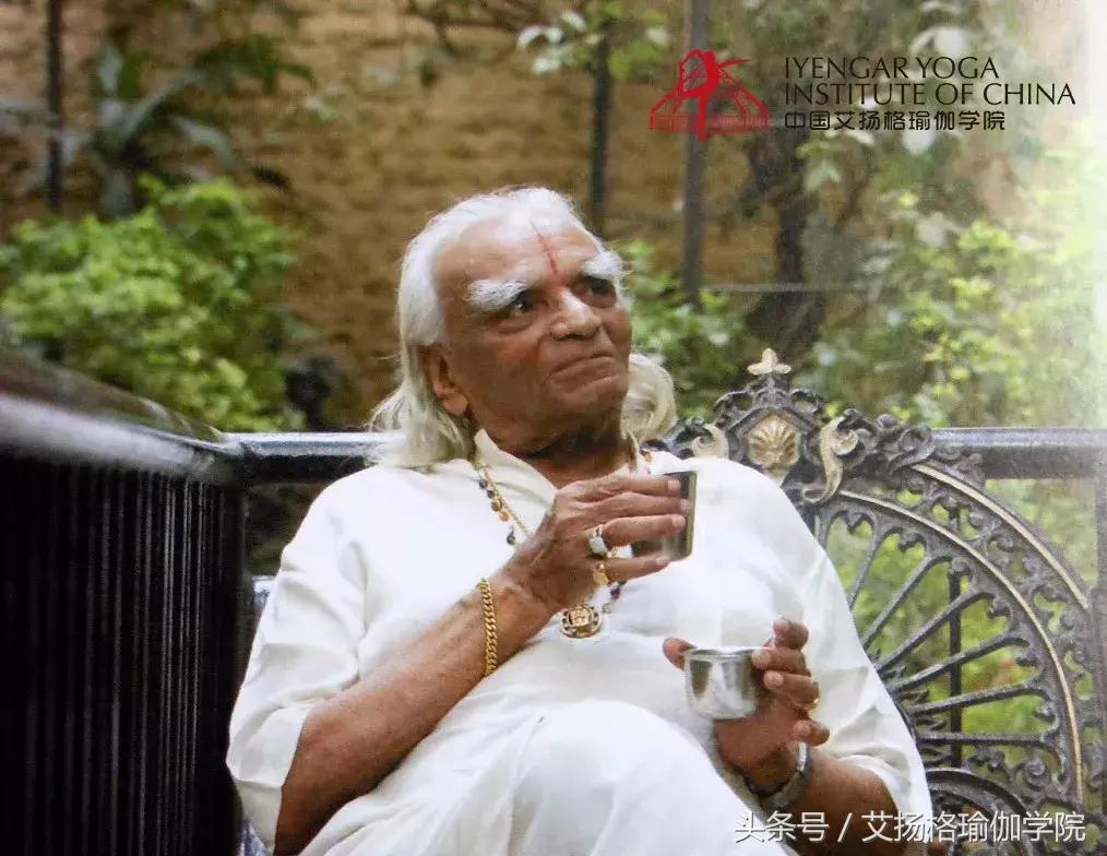 Guruji为什么要在额头画一道红印？