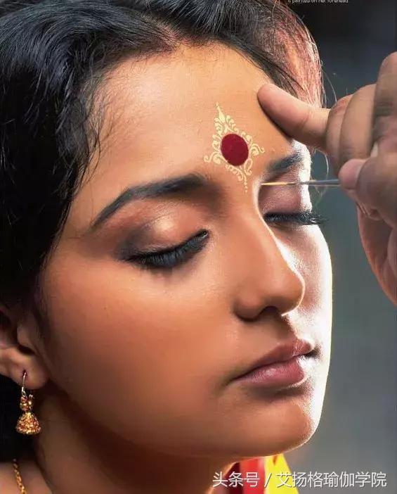 Guruji额头上的红印是怎么回事呢？