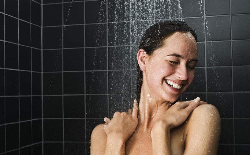 月子里可以立刻洗澡吗,产后洗澡能用热水器的水吗