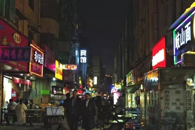 千万不要小看一个老头,千万不要小看一个长相年轻的男人