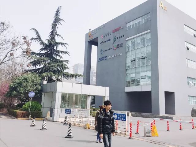 千万不要小看一个老头,千万不要小看一个长相年轻的男人