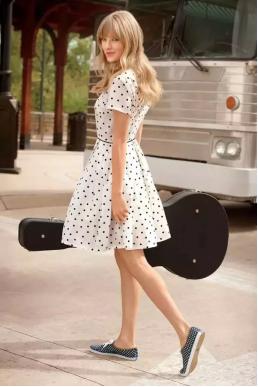 舒适又百搭的帆布鞋怎么穿都好看,帆布鞋时尚又百搭上脚特别好看