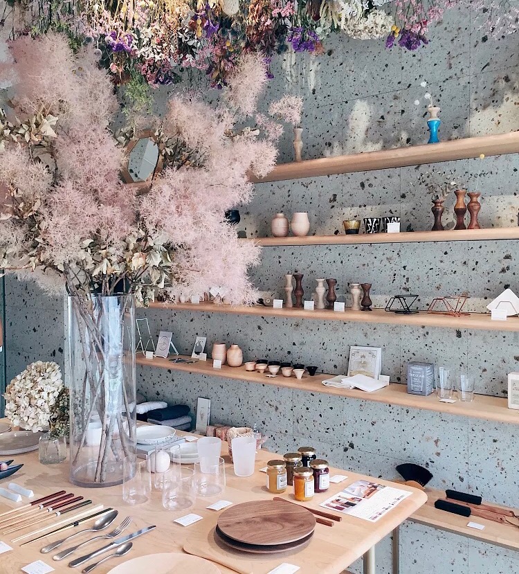 别浪费一字搁板了，除了学人家做照片墙，它还有更多用途！