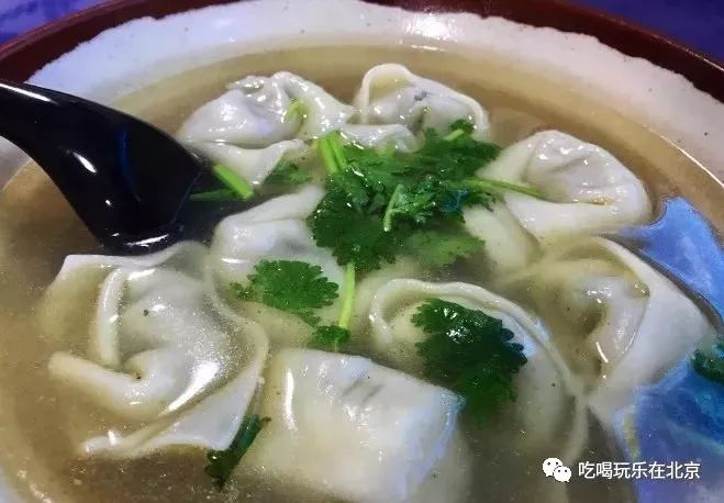 这么low的店，竟然这么多人抢着去吃