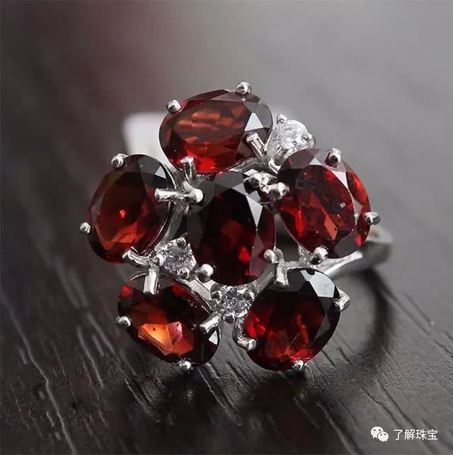 紫乌鸦石榴石怎样鉴别真假,石榴石手链鉴别真假及价格