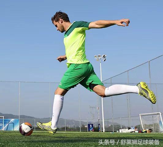 为中国人设计的足球鞋,为亚洲人打造的足球鞋
