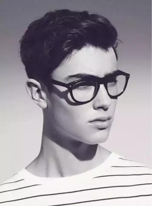 眼镜与脸型的搭配方法,眼镜与脸型搭配图解