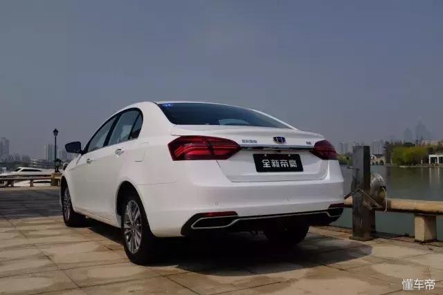 吉利帝豪ec7和715哪个好,吉利帝豪ec7油气混合版测试