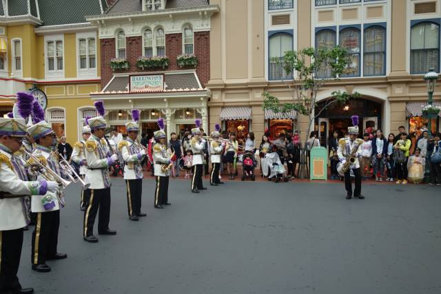 美女妈妈带女儿玩耍,日本迪士尼烟花