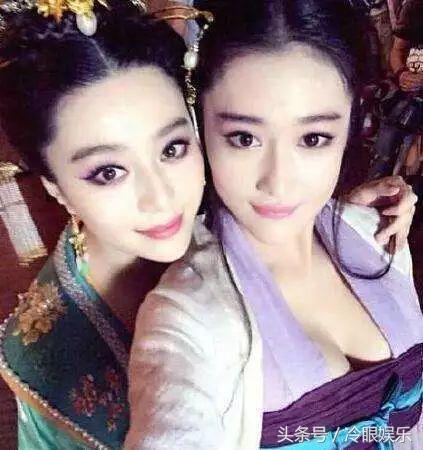 好莱坞女王恋上运动鞋王子，明星公布恋情前都有什么套路？