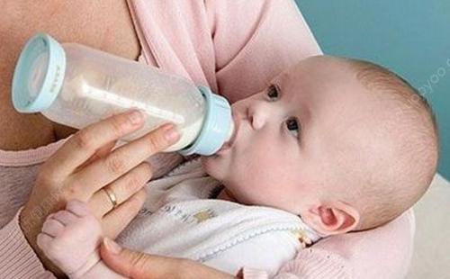 夜间给宝宝喂奶,夜晚给宝宝喂几次奶合适