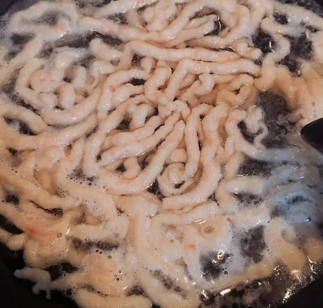 煎鸡蛋青菜大虾面条家常做法,大虾西红柿面条的家常做法