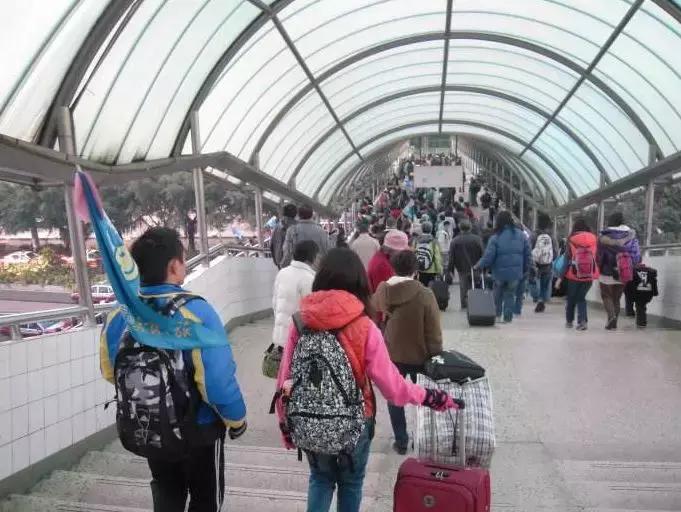 银行卡钱被盗保险怎么赔,银行卡在境外被盗刷该谁理赔