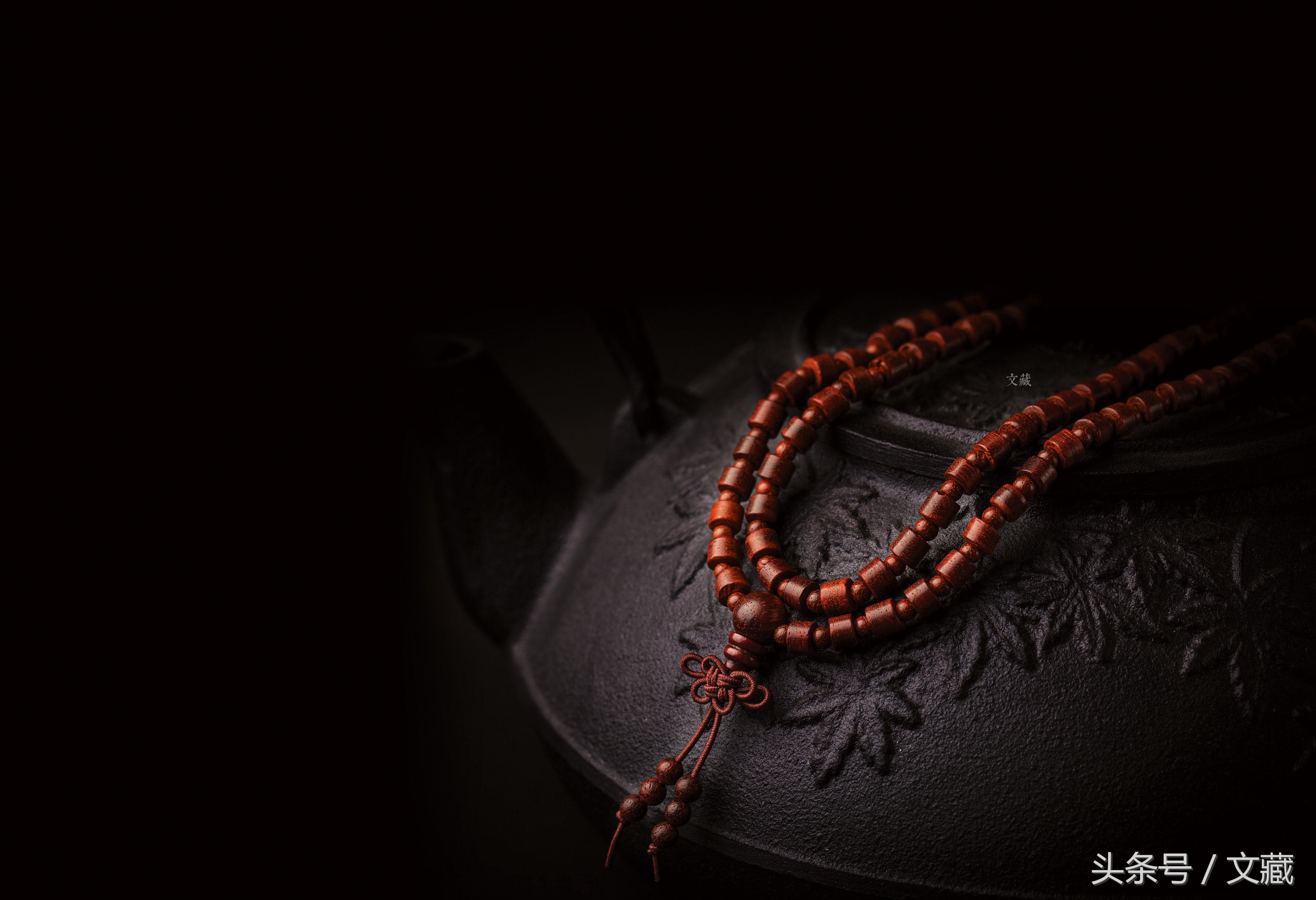 小叶紫檀手串戴手上出汗起红点,紫檀手串放盒子里会黑么