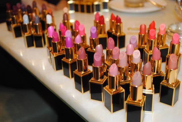 美少女心愿：希望全世界的口红都能出迷你版！每支都可以试一下！