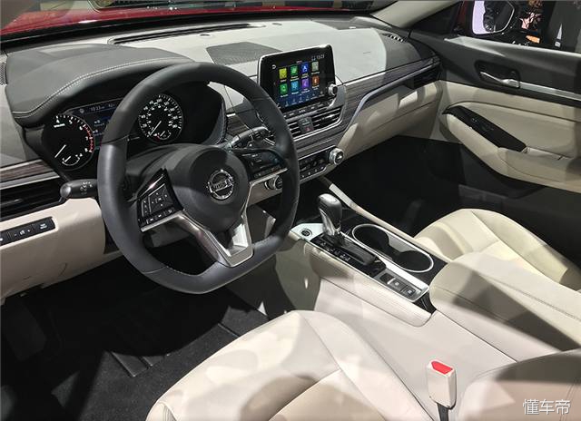 看看美国的汽车什么样,2023款凯美瑞与2023款天籁的区别