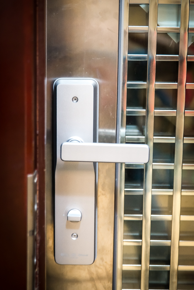 不仅能指纹识别，还可以微信开门，这款指纹锁操作666