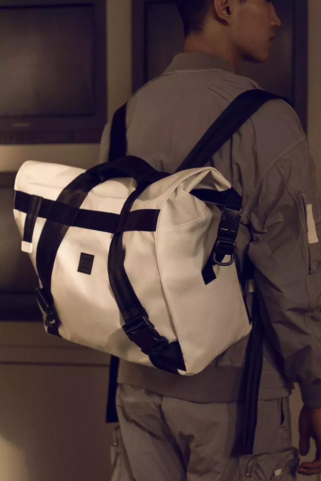 与HerschelSupply联名实属不易，但这个中国品牌做到了