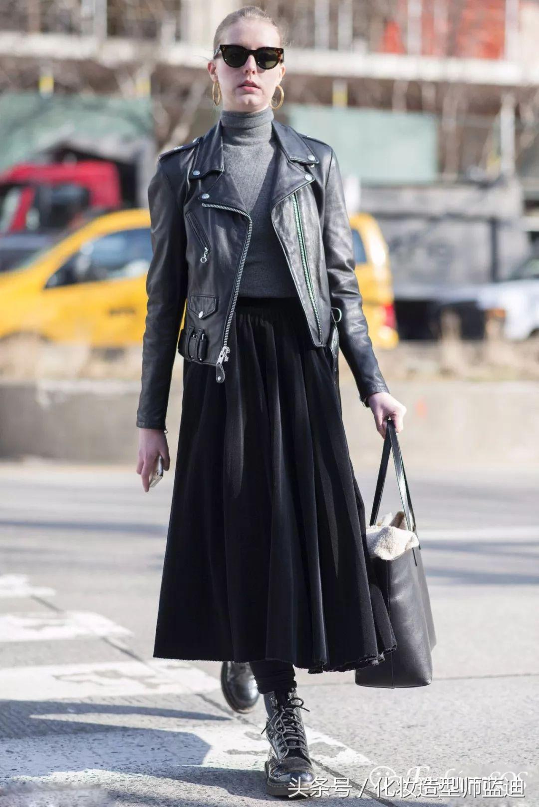 圆领卫衣长款百褶裙搭配图女款,百褶裙搭配卫衣搭配丝袜乐福鞋