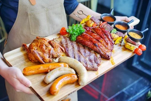 揭秘“X”餐吧，不仅美食份量MAX，鸡尾酒还花样百出！