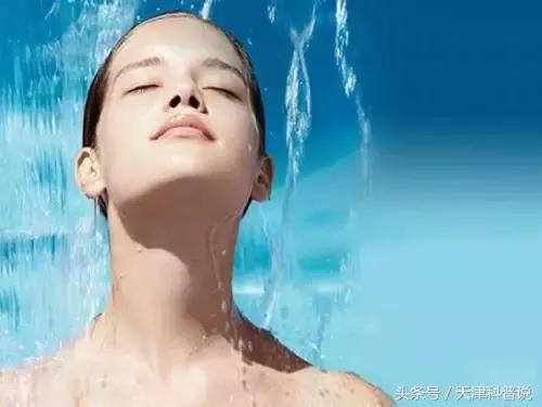 洗澡耳朵进水怎么办现在很痛,儿童洗澡防耳朵进水