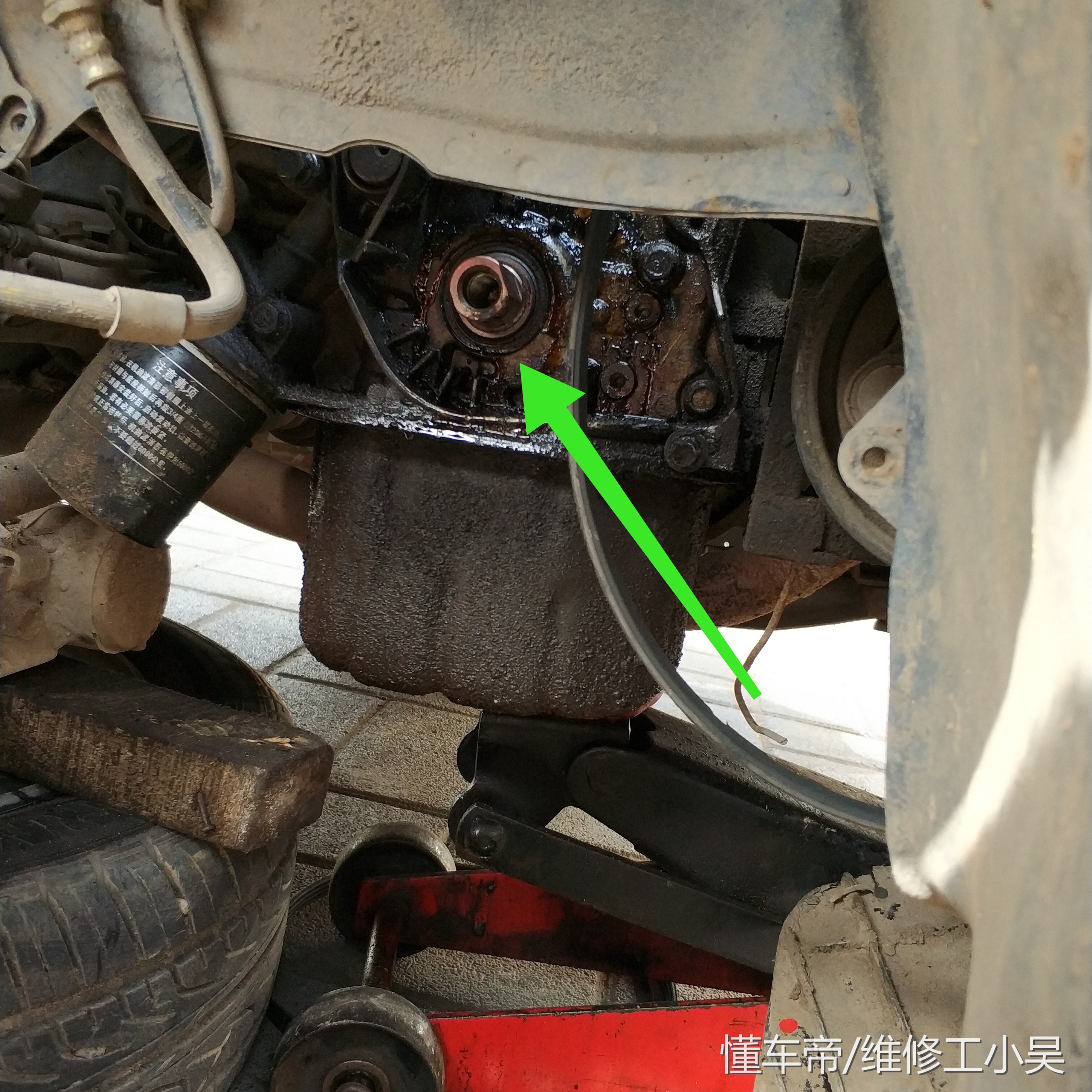 海马更换发动机皮带,海马发动机漏油维修