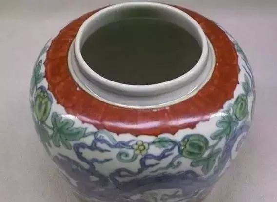成化斗彩上的红彩和绿彩,古釉瓷器鉴定方法