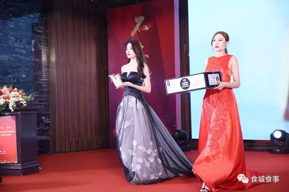 肤白貌美大长腿!咬一口如天使般温柔