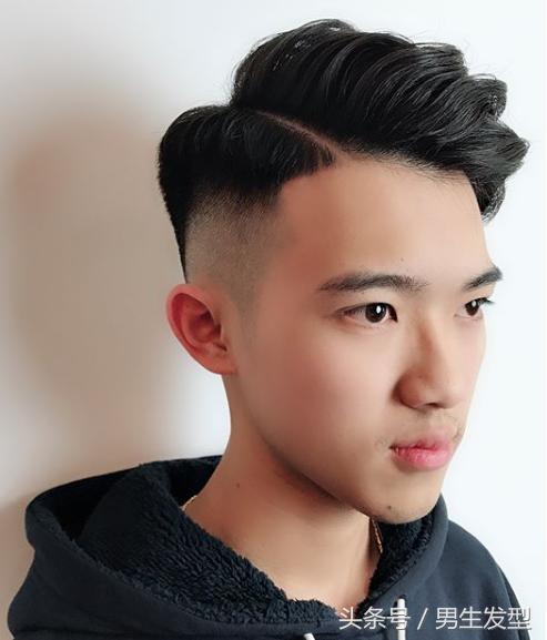 夏天适合男生的两边铲光短发型,适合学生党剪的男生超帅短发头型